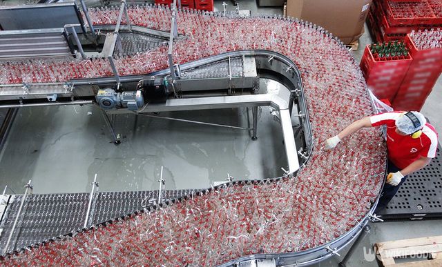 브라질에 있는 한 탄산음료 제조 공장의 모습. / Bruno Cesar Spada-shutterstock.com