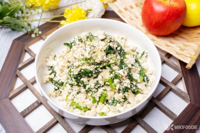 쑥 된장 무침. / becky's-shutterstock.com