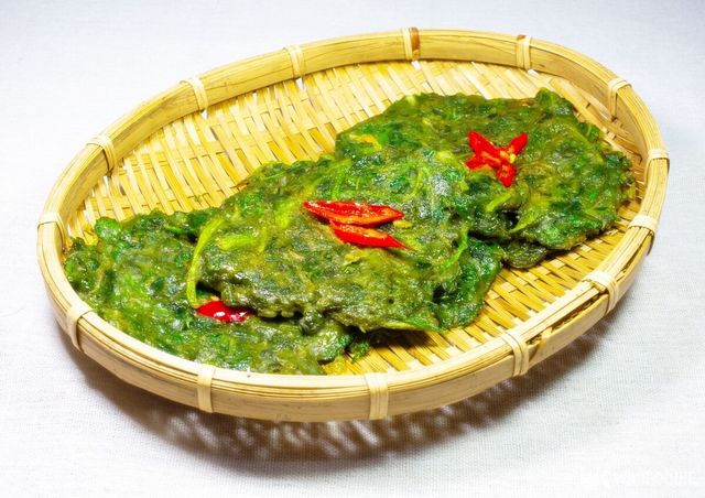 쑥전. / Stock for you-shutterstock.com