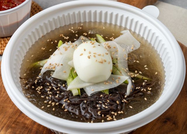 동치미 냉면 자료 사진. / Hyeong-Taek Lee-shutterstock