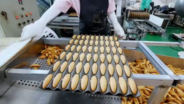 옛날 바나나 빵 자료사진. / 유튜브 'EBS 다큐'