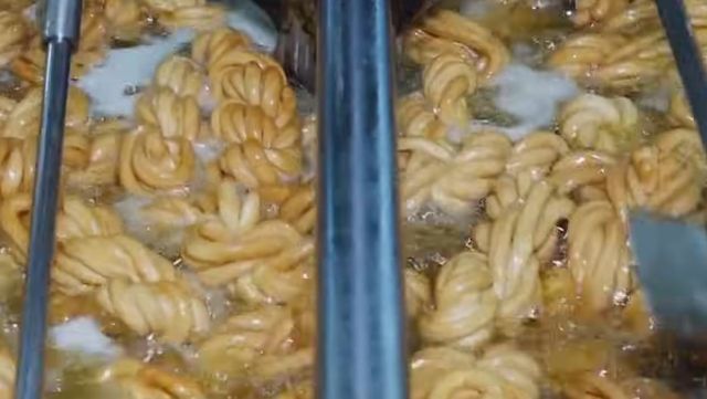 옛날 꽈배기 자료사진. / 유튜브 'EBS 다큐'