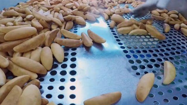 옛날 바나나 빵 자료사진. / 유튜브 'EBS 다큐'