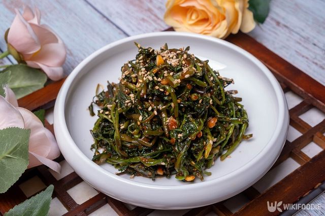 나물무침 자료사진. / becky's-shutterstock.com