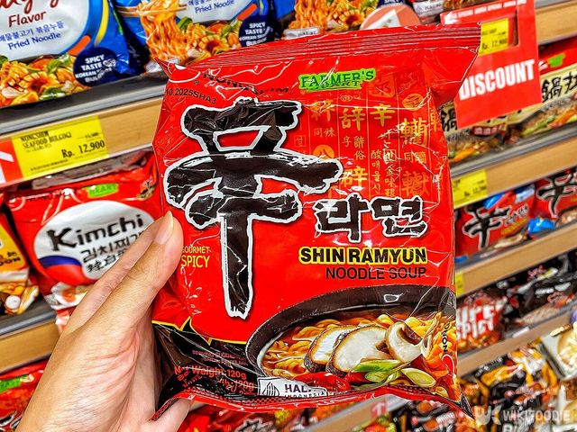 신라면 자료사진. / aniejasin-shutterstock.com