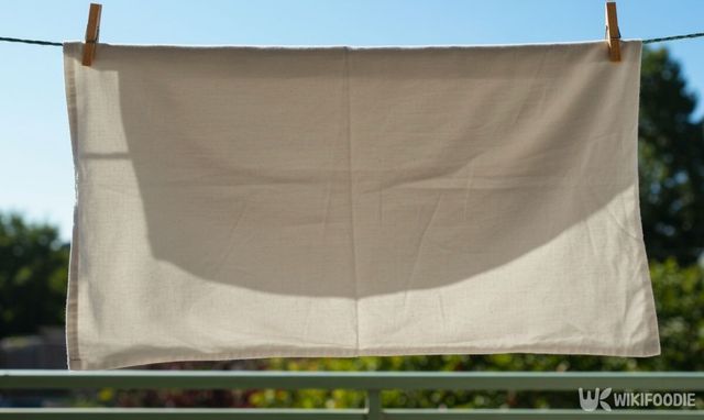 베갯잇을 햇볕에 말리고 있다. / 위키푸디