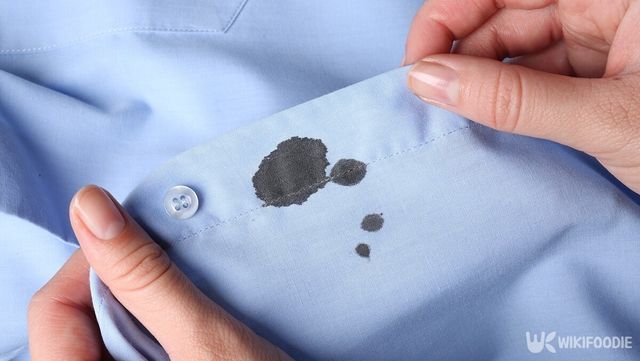 염색약 얼룩 자료사진. / New Africa-shutterstock.com