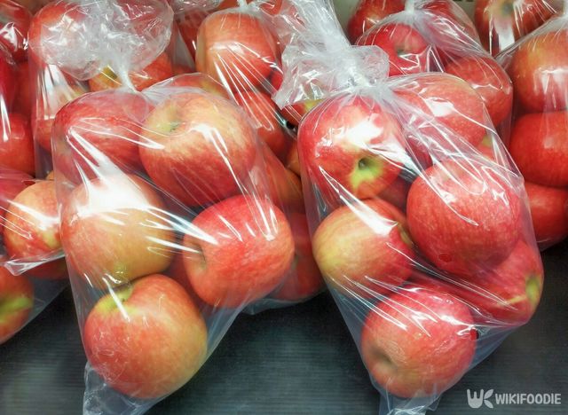 포장된 사과. /VICHAILAO-shutterstock.com