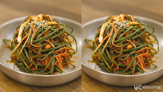 씀바귀 달래김치. / 위키푸디