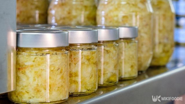 사우어크라우트. / tolobalaguer.com-shutterstock.com