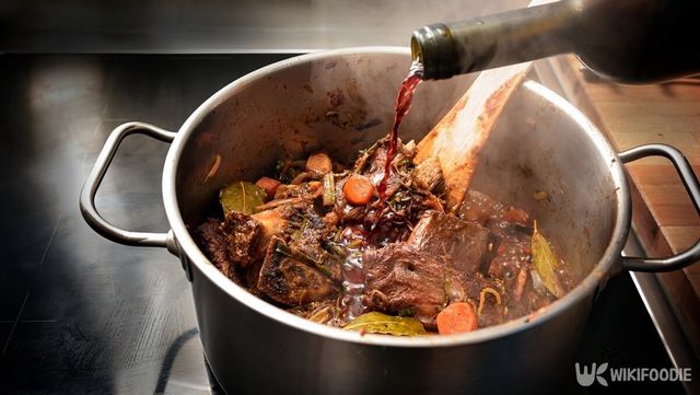 스테인리스 냄비 자료사진. / Maren Winter-shutterstock.com