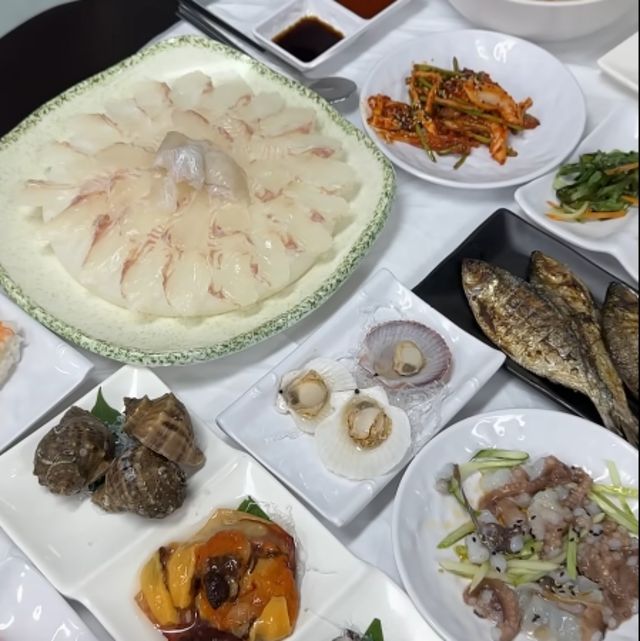 궁평항횟집. / 유튜브 채널 '항아빠의 맛집탐방'