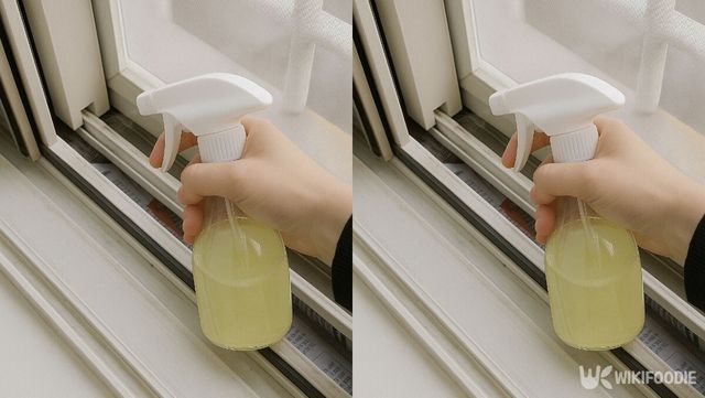 분문기에 담긴 쌀뜰물로 창틀을 청소하는 모습. / 위키푸디