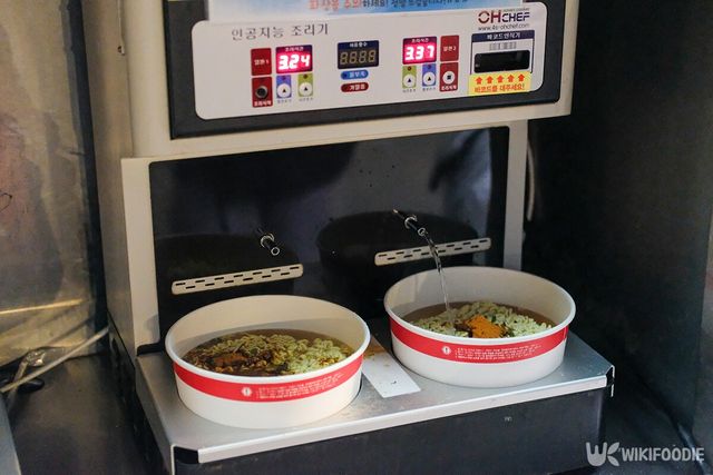 즉석라면 자료사진. / Moomusician-shutterstock.com