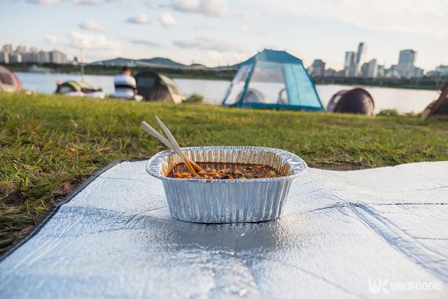 한강과 라면 자료사진. / YDG-shutterstock.com