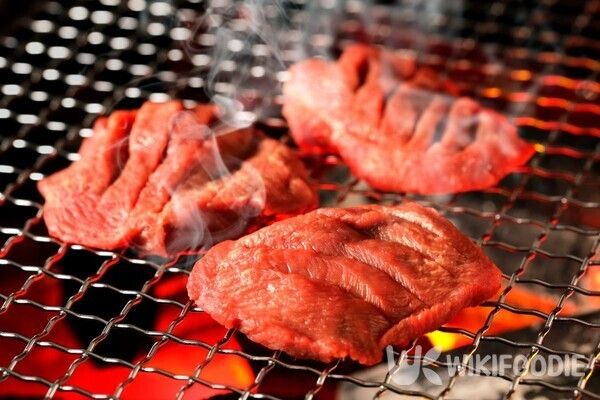 우설을 굽는 모습. / Nishihama-shutterstock