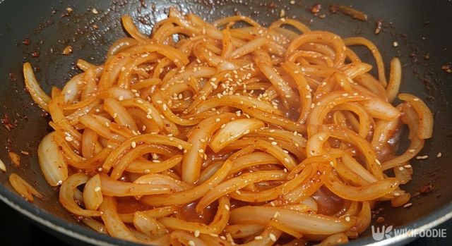 고추장 양파볶음 자료 사진. / 위키푸디