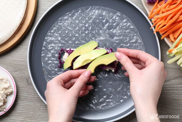 월남쌈 만드는 순서 참고사진. / New Africa-shutterstock.com