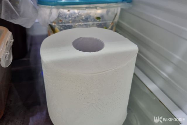 냉장고에 들어간 두루마리 휴지. / 위키푸디