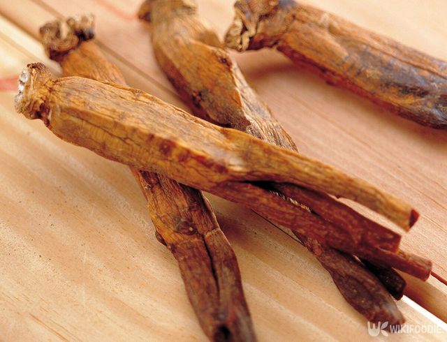 마른 홍삼 뿌리. / Rajesh Mewada-shutterstock.com