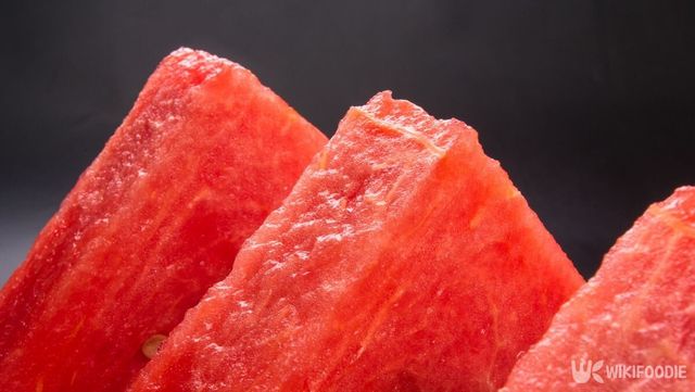 먹기 좋게 썰려 있는 수박 자료 사진. / Greens and Blues-shutterstock
