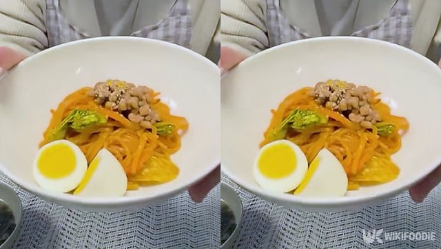 이영애 낫또 쫄면 자료사진. / 유튜브 '공부왕찐천재 홍진경'