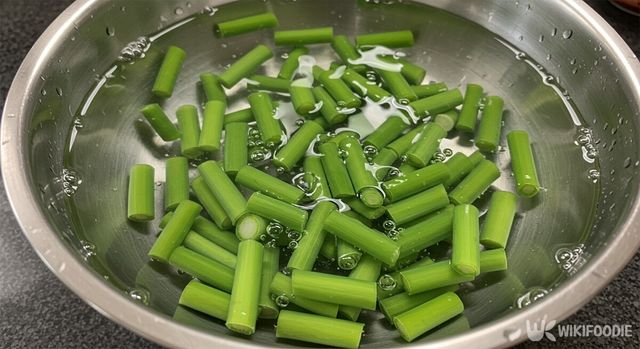 마늘쫑무침 만드는 법. / 위키푸디