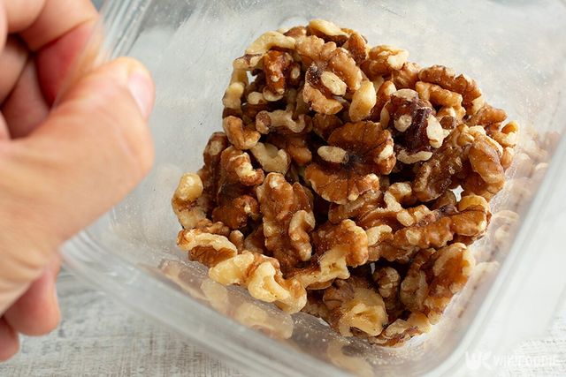 견과류(호두)가 담긴 모습. / The Image Party-shutterstock.com