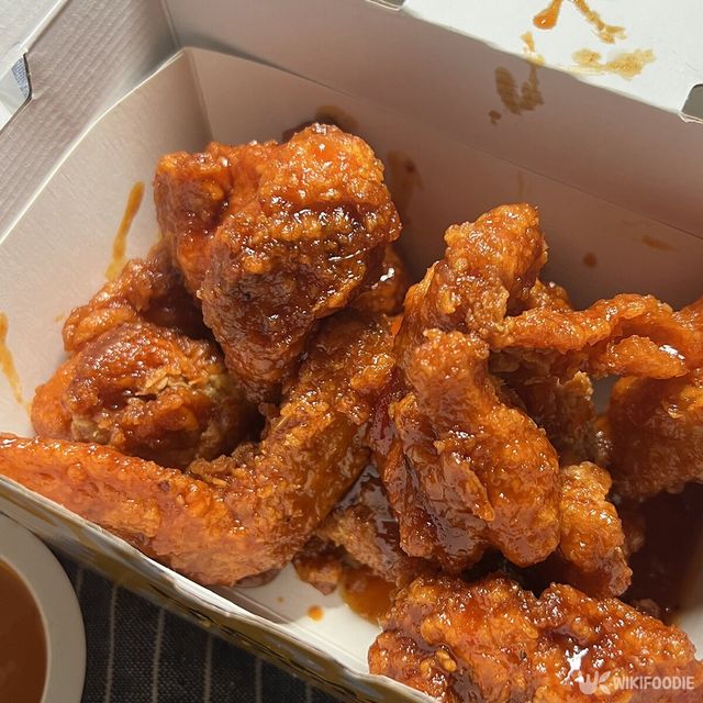 양념치킨 자료사진. / springvember-shutterstock.com