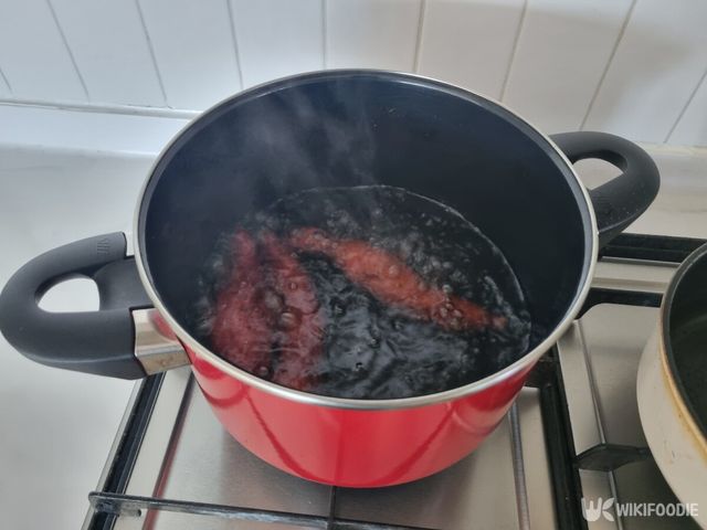 고구마를 삶고 있는 모습. / 위키푸디