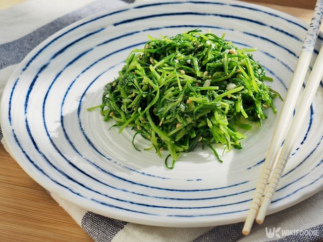 나물무침 자료사진. / sungsu han-shutterstock.com