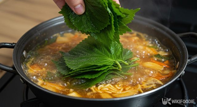 라면과 깻잎 조합. / 위키푸디