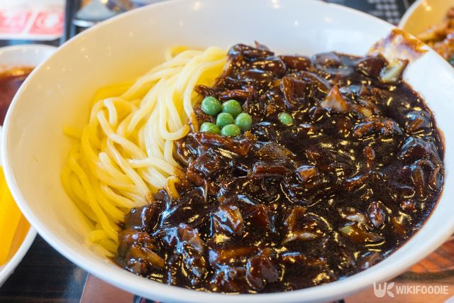 짜장면 자료사진. / becky's-shutterstock.com