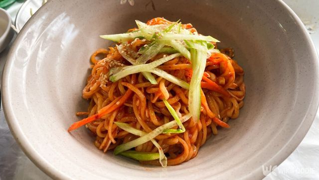 기사 이해를 돕기 위한 비빔국수 자료 사진. / emmet lee-shutterstock