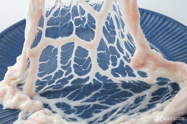 신선한 동물성 지방라드유. / sisi2017-shutterstock.com