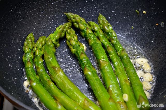 아스파라거스 볶음 자료사진. / Viktoriia Kolosova-shutterstock.com