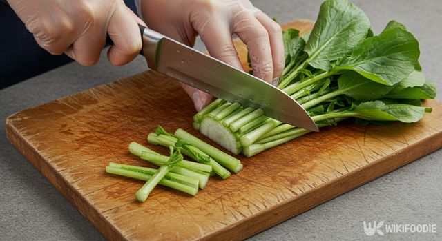 열무를 자르는 모습. / 위키푸디