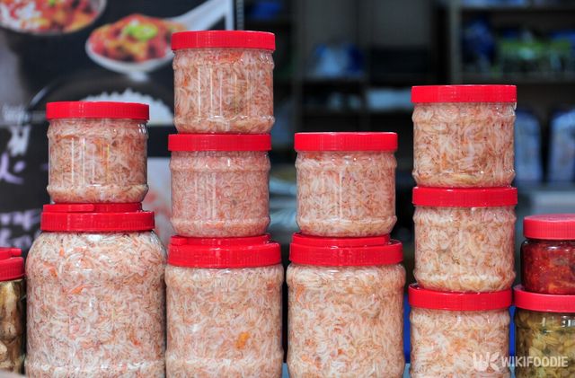 젓갈이 담긴 통의 모습. / Yeongsik Im-shutterstock.com