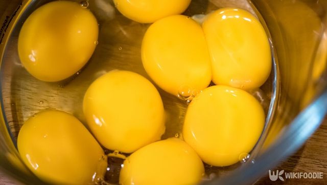 날달걀. / Carlos Huang-shutterstock.com