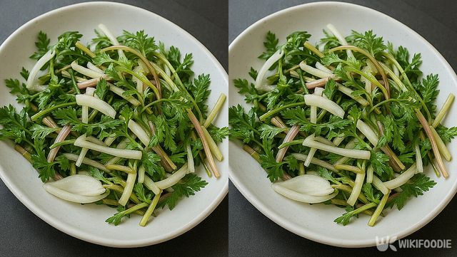 전호나물 무침 자료사진. / 위키푸디