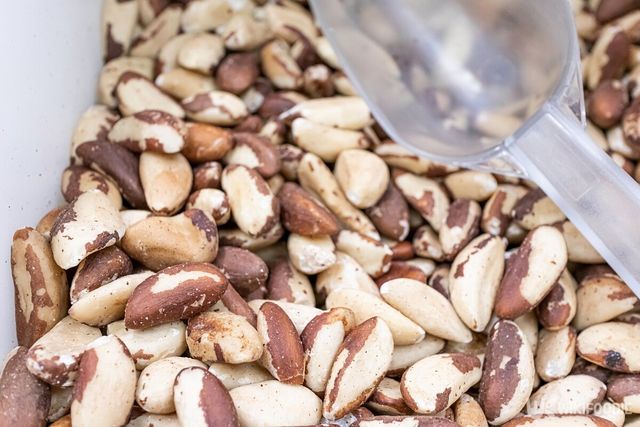 브라질너트. / Primestock Photography-shutterstock.com