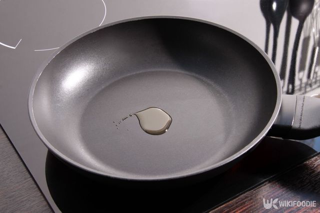 테프론 프라이팬 자료 사진. / Stefan Weis-shutterstock