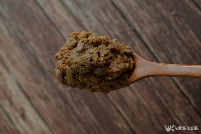 된장 한 스푼 자료 사진. / mino choi-shutterstock