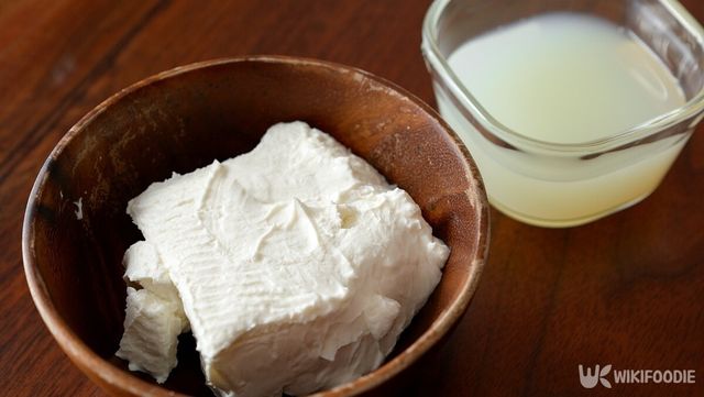 그릭요거트와 유청. / pic0000-shutterstock.com