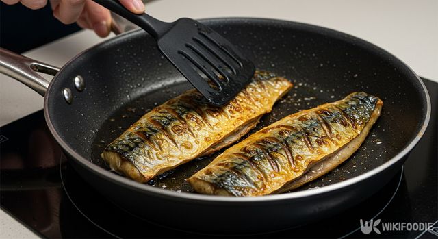 고등어를 굽는 모습. / 위키푸디