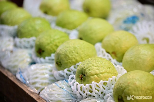 마트에 진열된 구아바의 모습. / Moment Capsule-shutterstock.com