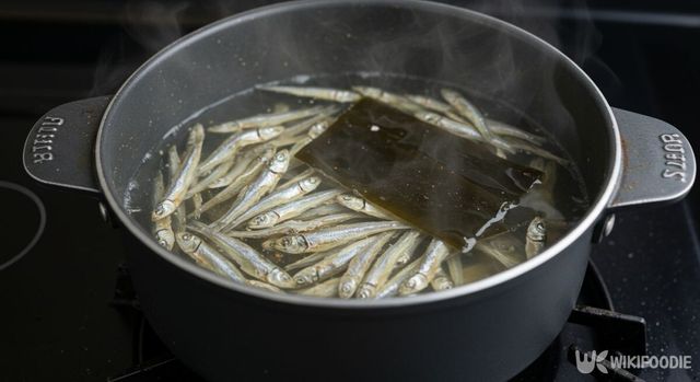 된장찌개 육수를 만들고 있다. / 위키푸디