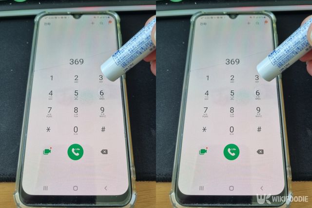 건전지로 스마트폰 키패드를 누르는 모습. / 위키푸디