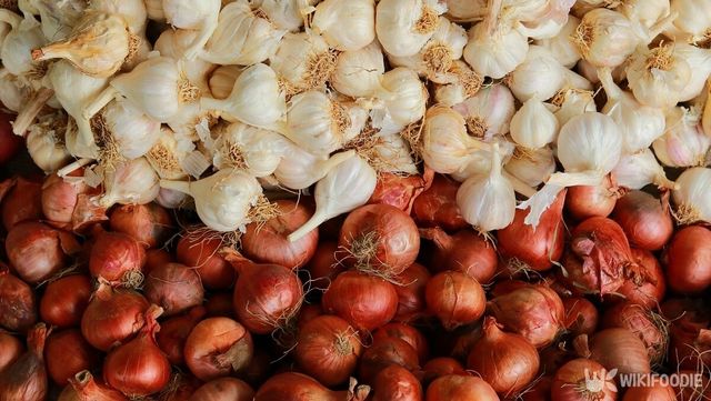 마늘과 양파 자료사진. / Creative Canvass-shutterstock.com