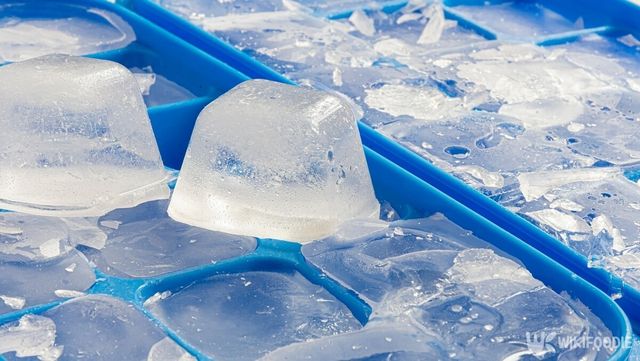 얼음 틀. / Pam Walker-shutterstock.com